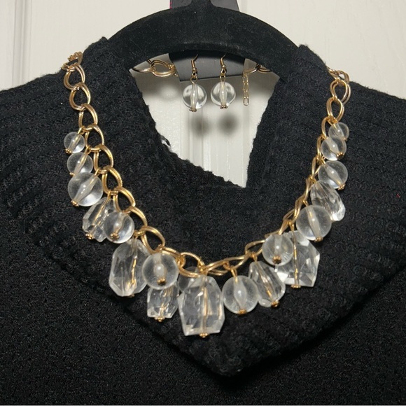 paparazzi Jewelry - NWT Paparazzi Necklace and Earrings Set - gold and clear crystal